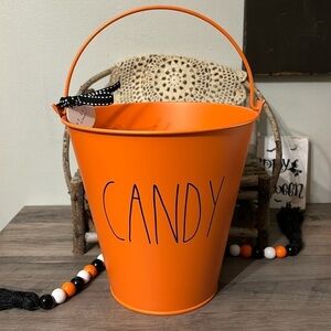 NEW Rae Dunn CANDY HALLOWEEN ORANGE METAL PAIL WITH HANDLE